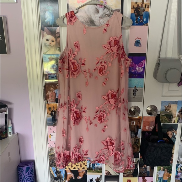ECI Dresses & Skirts - Pink flower dress!
